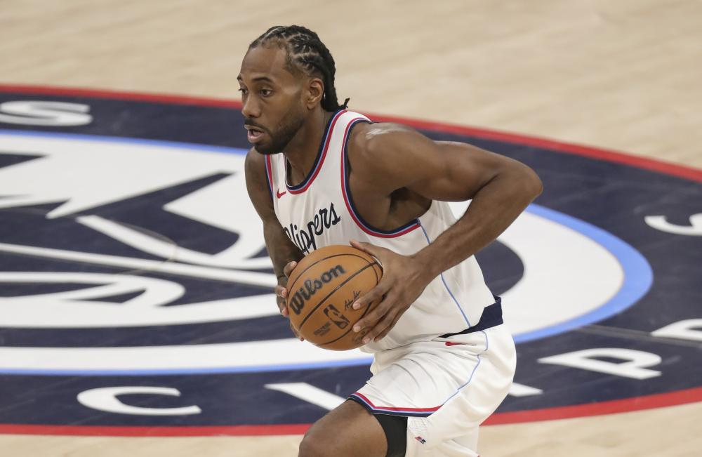 女性球员受 女性球员受